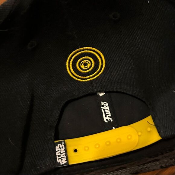 Star Wars C-3PO Snap Back Hat Funko POP Programmed for Etiquette NEW - Picture 4 of 7